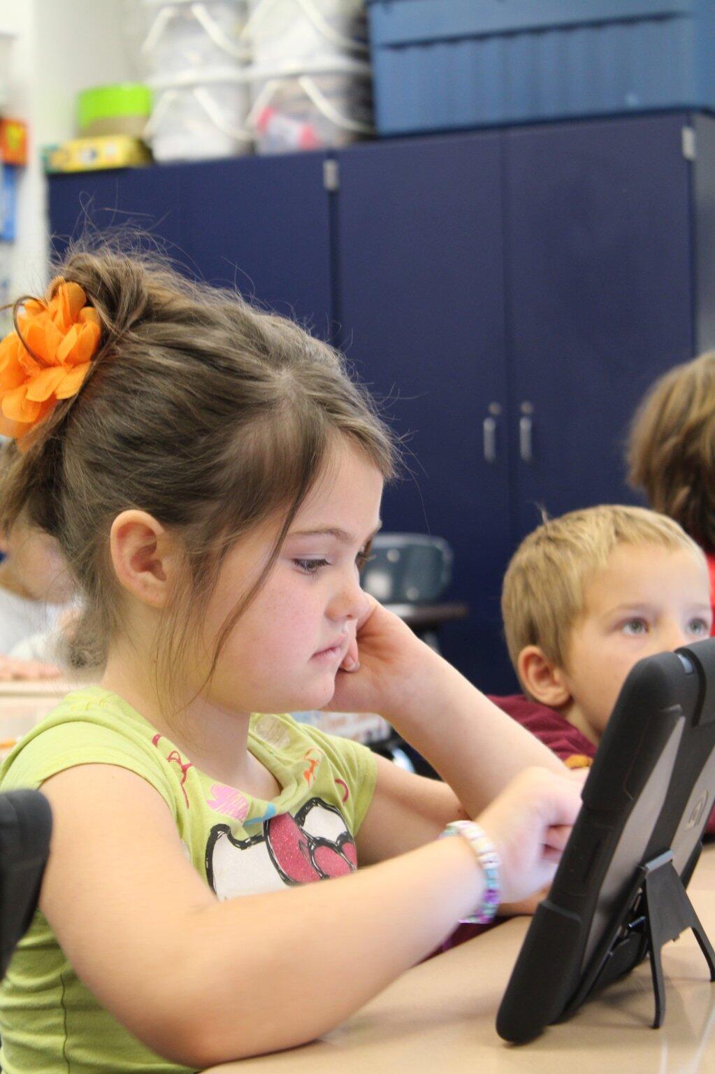 The Role of Technology in the Classroom: How Modern Tools Improve Learning Outcomes